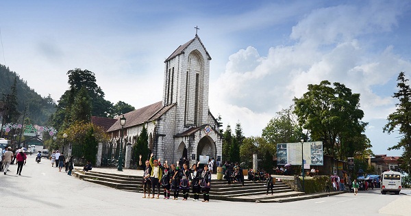 nhà thờ đá Sapa